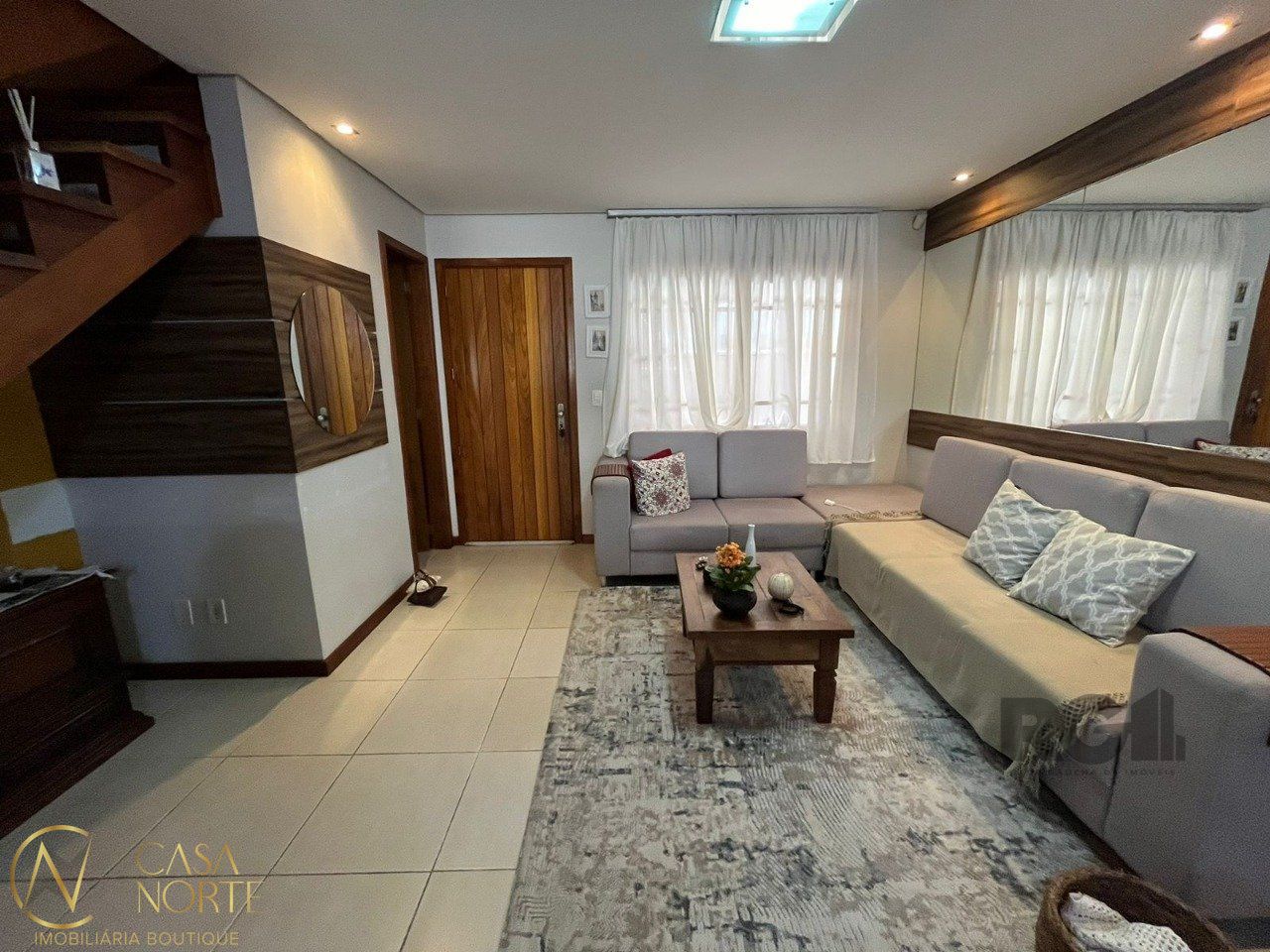Casa de Condomínio à venda com 3 quartos, 201m², 1 suíte, 2 vagas, Rua Leblon no bairro Ipanema em Porto Alegre