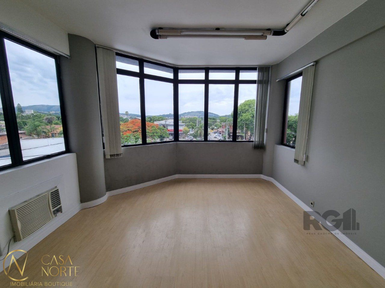 Sala Comercial à venda , 2m², 1 vaga, Avenida Tramandaí no bairro Ipanema em Porto Alegre