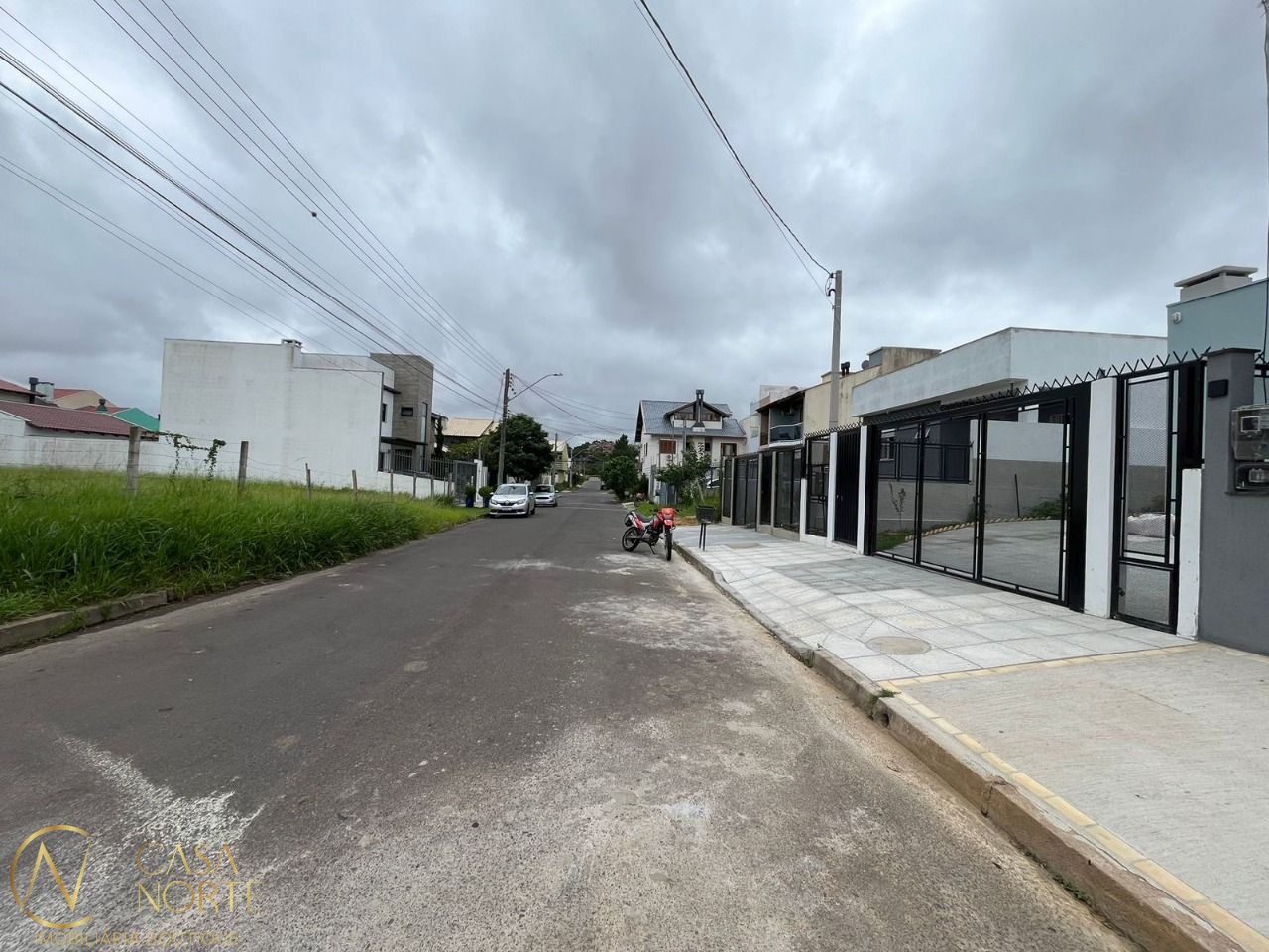 Casa à venda com 2 quartos, 120m², 2 suítes, 2 vagas, Rua Nestor José Nitschke no bairro Guarujá em Porto Alegre