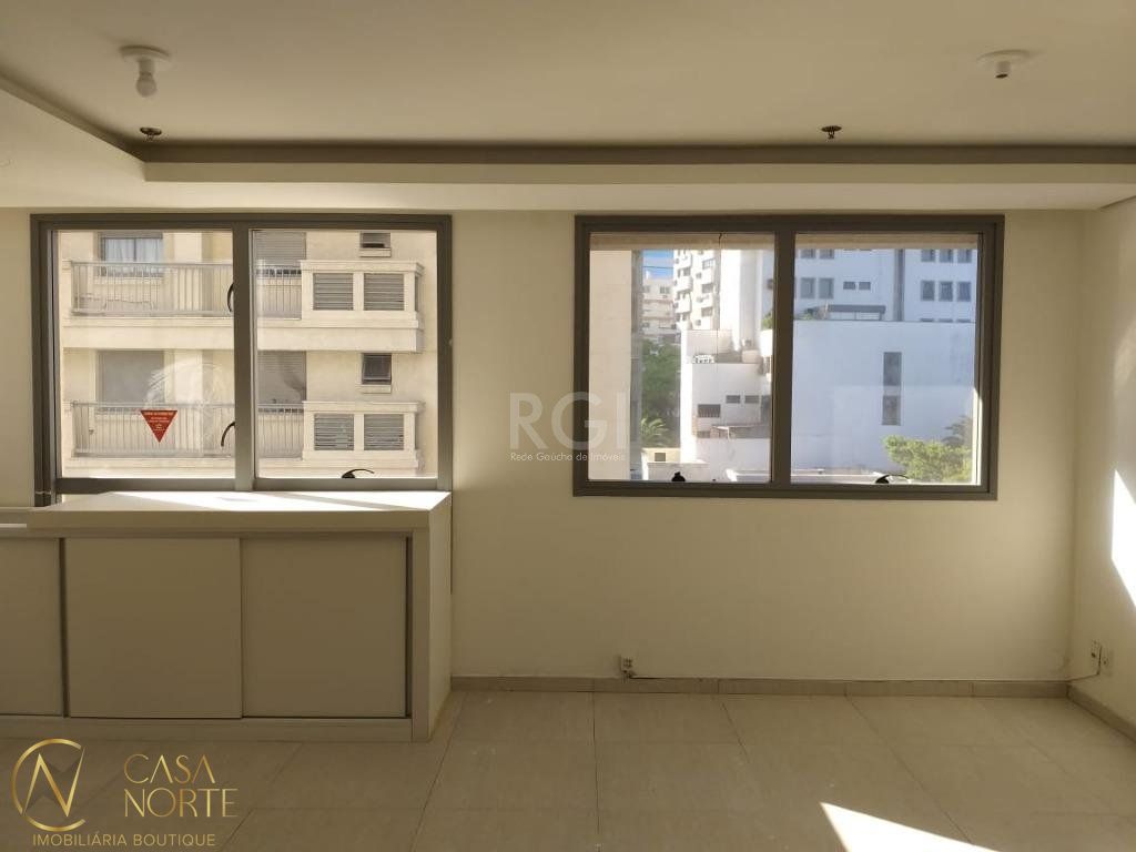 Sala Comercial à venda , 44m², 1 vaga, Avenida Carlos Gomes no bairro Auxiliadora em Porto Alegre