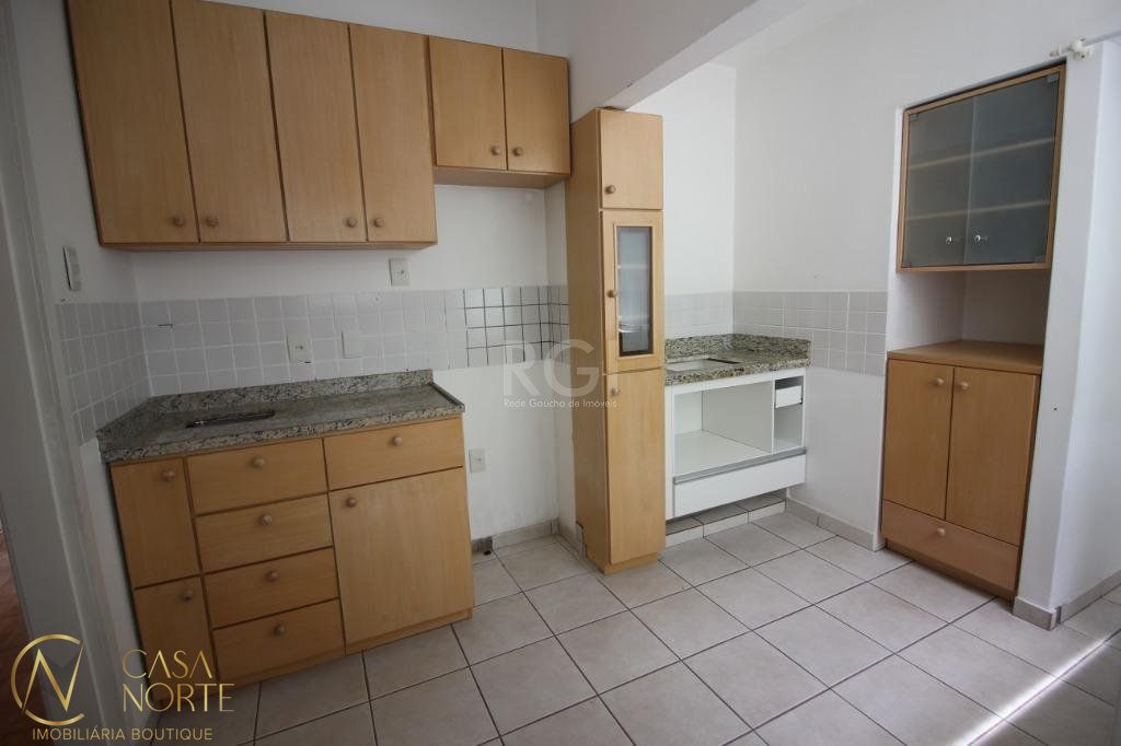 Apartamento à venda com 2 quartos, 70m², 1 suíte, 1 vaga, Rua Gumercindo Saraiva no bairro Menino Deus em Porto Alegre