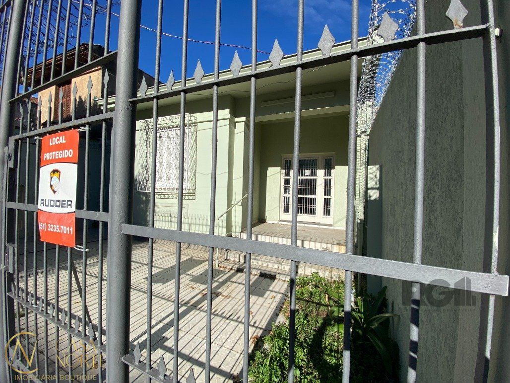 Casa à venda com 3 quartos, 179m², 3 vagas, Rua Doutor Sebastião Leao no bairro Azenha em Porto Alegre