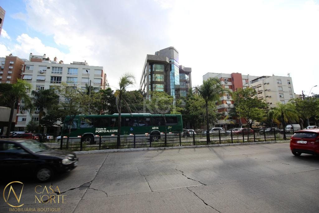 Sala Comercial à venda , 157m², 1 vaga, Avenida Carlos Gomes no bairro Auxiliadora em Porto Alegre