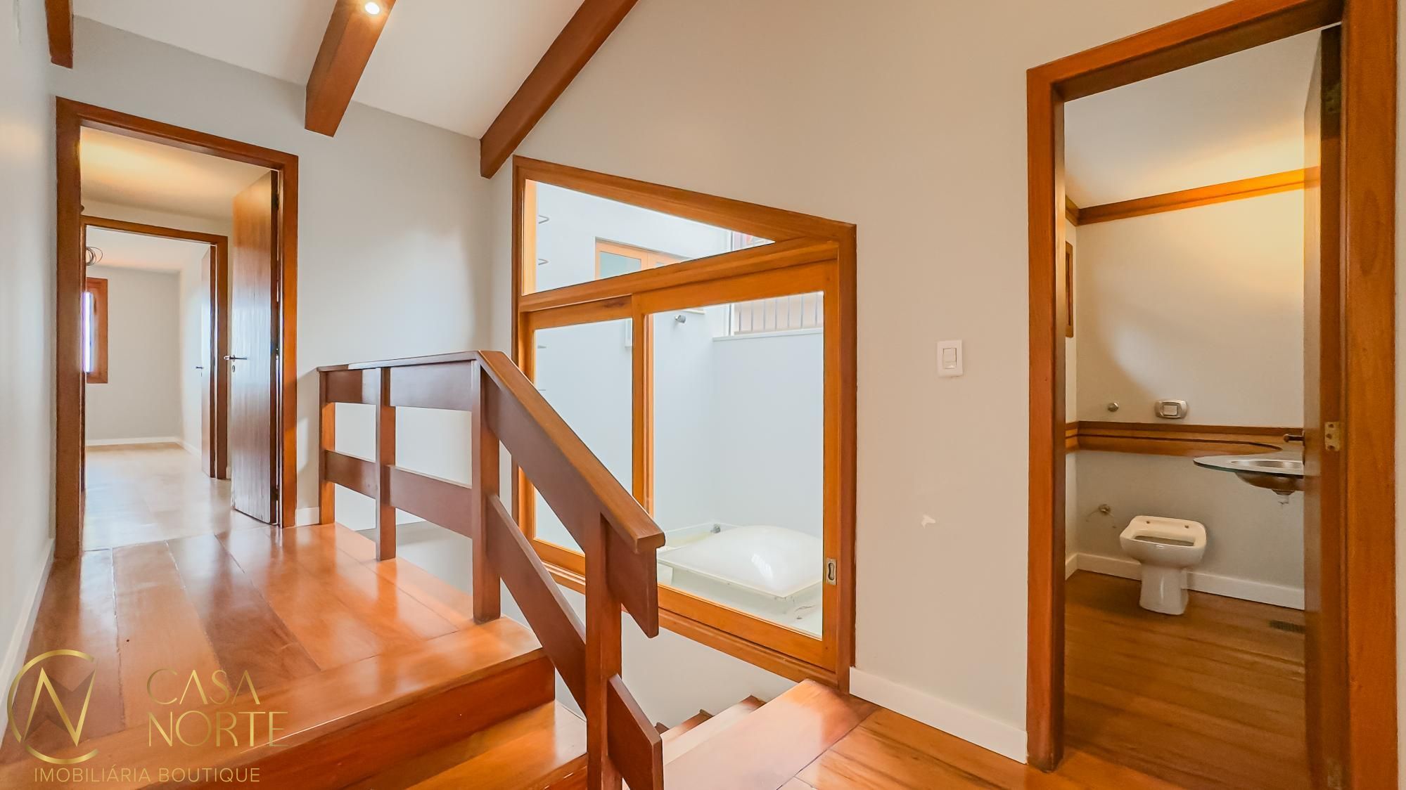 Casa à venda com 3 quartos, 207m², 1 suíte, 2 vagas, Rua João Paetzel no bairro Chácara das Pedras em Porto Alegre