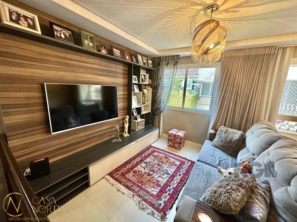 Casa de Condomínio à venda com 4 quartos, 220m², 4 suítes, 2 vagas, Avenida Coronel Marcos no bairro Pedra Redonda em Porto Alegre