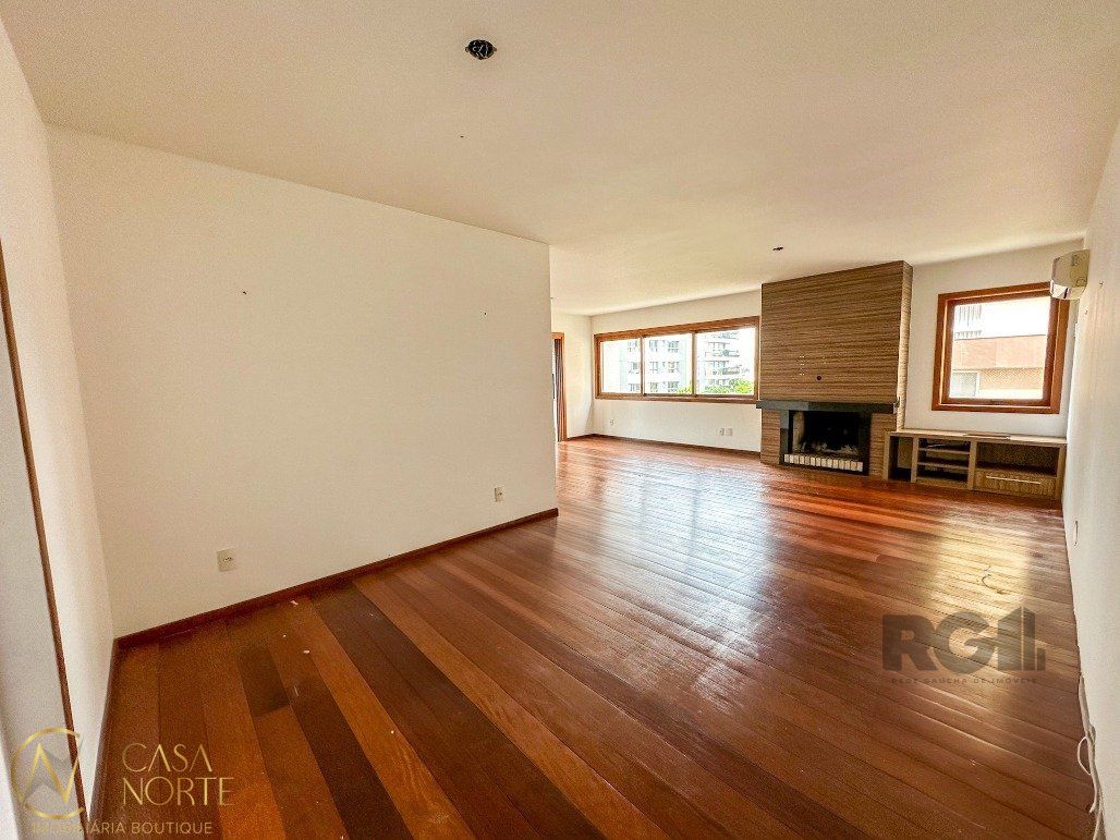 Apartamento à venda com 3 quartos, 161m², 1 suíte, 2 vagas, Rua Carlos Trein Filho - no bairro Auxiliadora em Porto Alegre