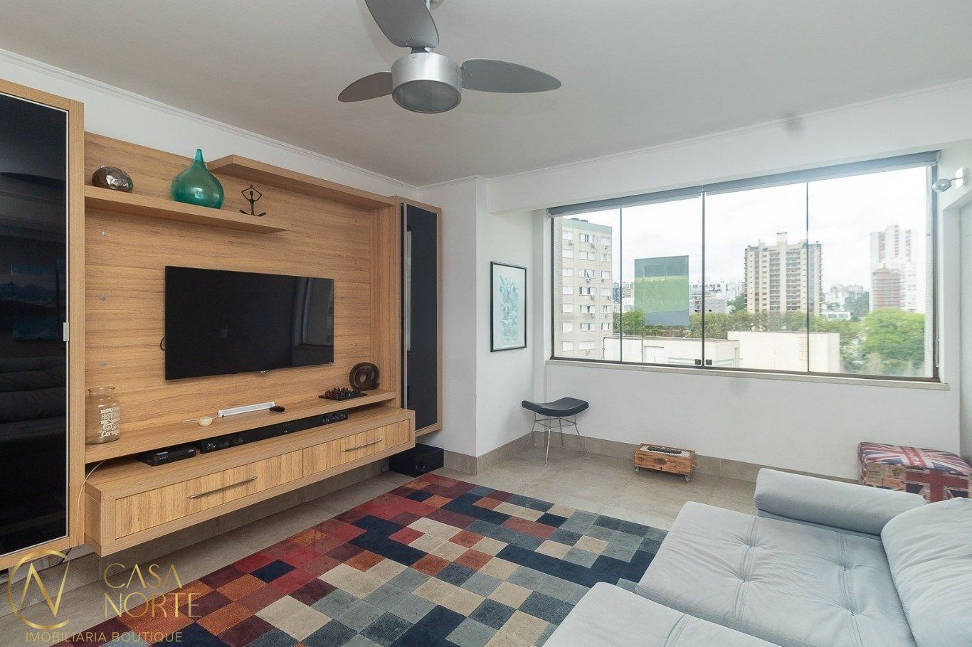 Apartamento à venda com 2 quartos, 76m², 1 suíte, 1 vaga, Quintino Bocaiúva no bairro Auxiliadora em Porto Alegre