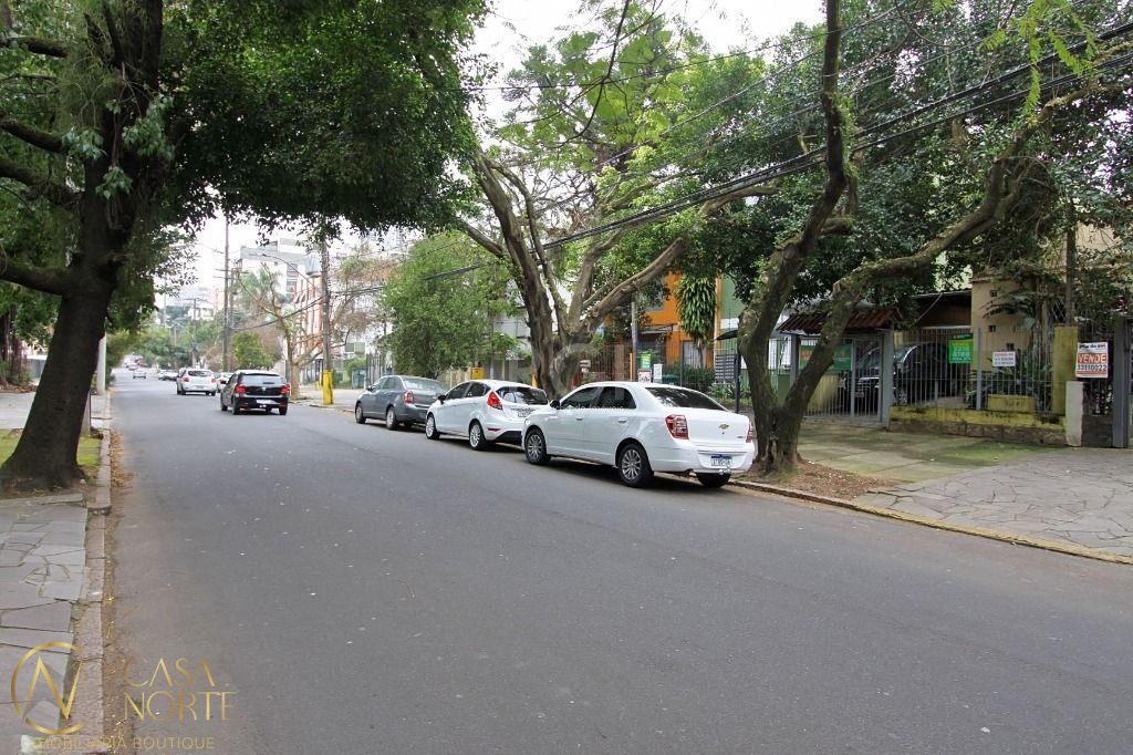 Casa à venda com 3 quartos, 112m², 2 vagas, Avenida Coronel Lucas de Oliveira no bairro Petrópolis em Porto Alegre