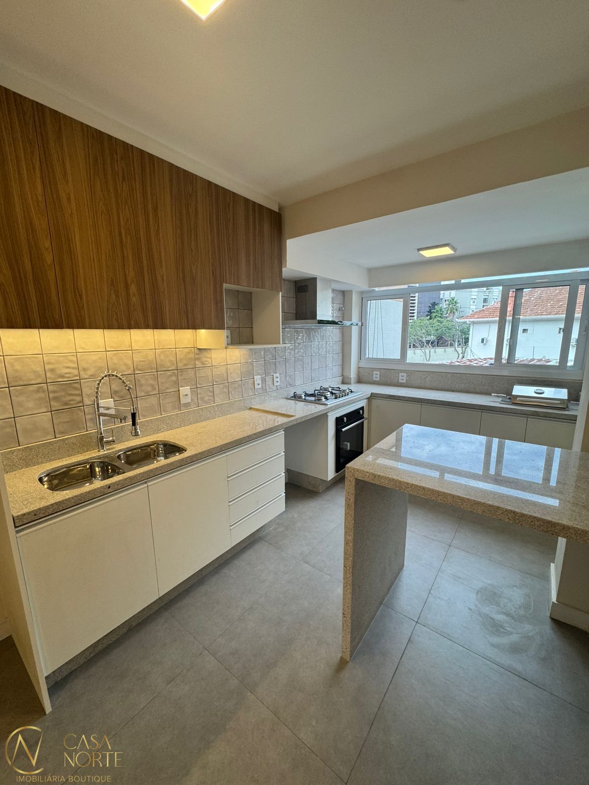 Apartamento à venda com 3 quartos, 120m², 1 suíte, 2 vagas, Avenida Iguassu no bairro Petrópolis em Porto Alegre
