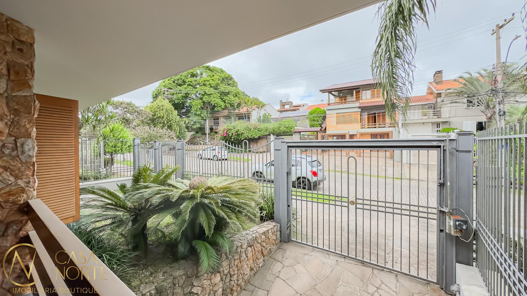Casa à venda com 3 quartos, 207m², 1 suíte, 2 vagas, Rua João Paetzel no bairro Chácara das Pedras em Porto Alegre
