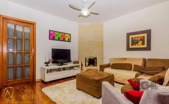 Casa à venda com 7 quartos, 470m², 2 suítes, 6 vagas, Rua Dona Oti no bairro Petrópolis em Porto Alegre