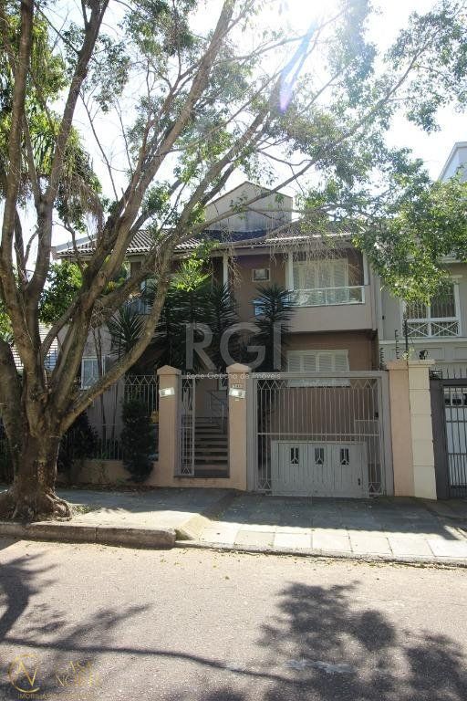 Casa à venda com 4 quartos, 458m², 2 suítes, 4 vagas, Rua Licinio Cardoso no bairro Chácara das Pedras em Porto Alegre