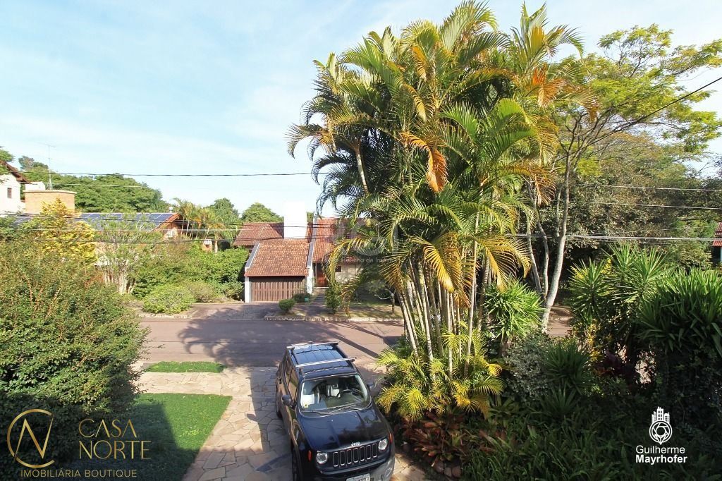Casa à venda com 5 quartos, 420m², 2 suítes, 6 vagas, Avenida Firmino Octavio Bimbi no bairro Cavalhada em Porto Alegre