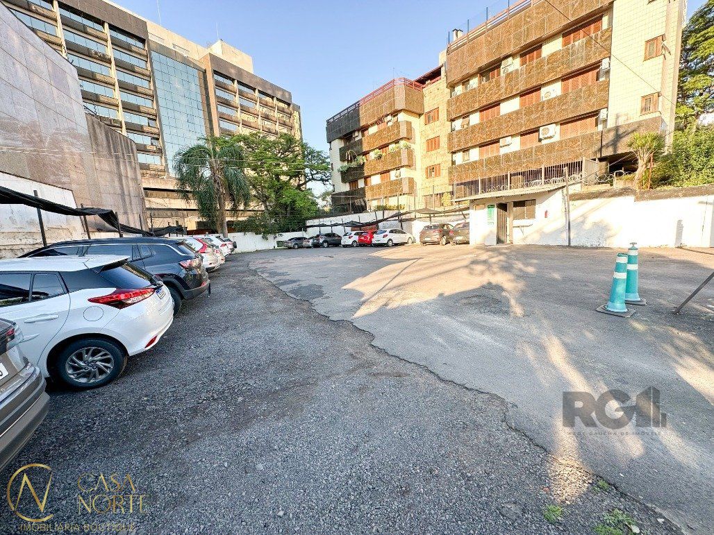Terreno à venda  com 990m², Avenida Carlos Gomes no bairro Auxiliadora em Porto Alegre