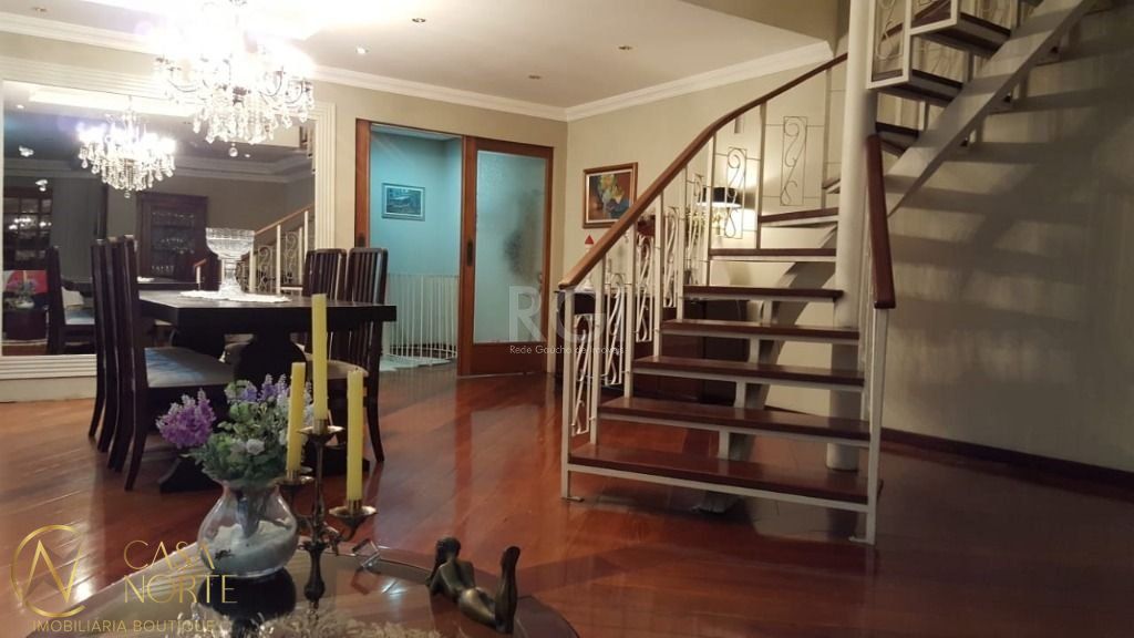 Casa à venda com 4 quartos, 283m², 1 suíte, 4 vagas, Avenida Mariland no bairro São João em Porto Alegre