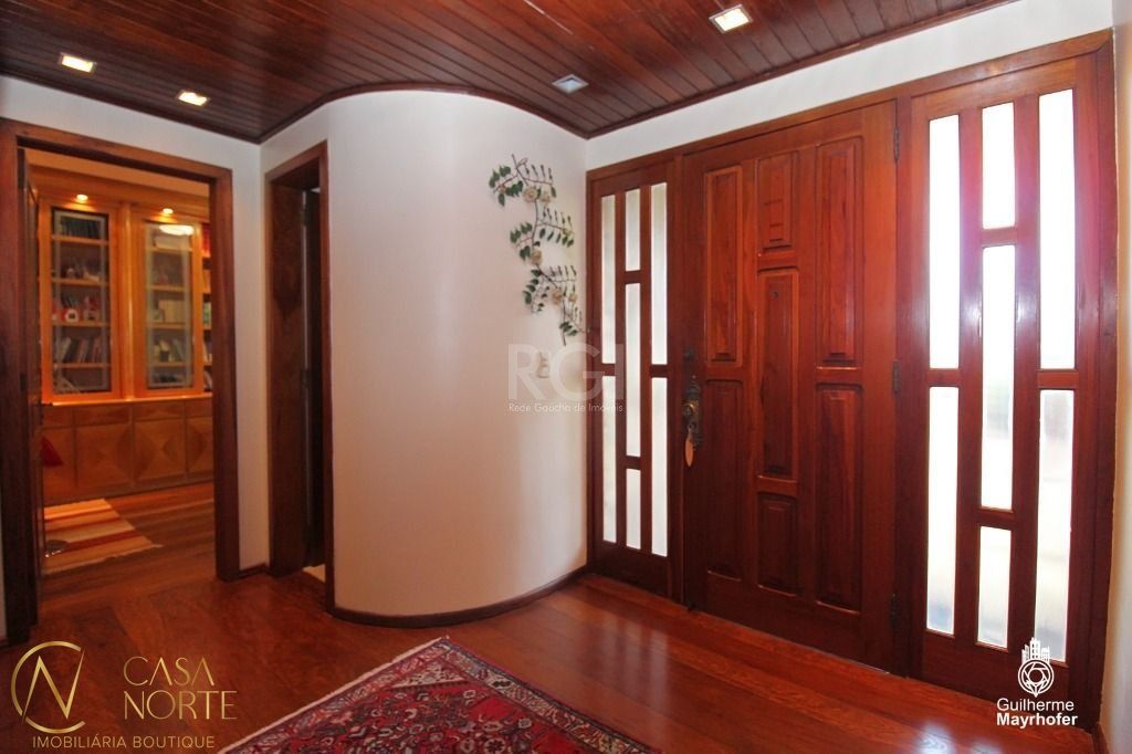 Casa à venda com 5 quartos, 420m², 2 suítes, 6 vagas, Avenida Firmino Octavio Bimbi no bairro Cavalhada em Porto Alegre