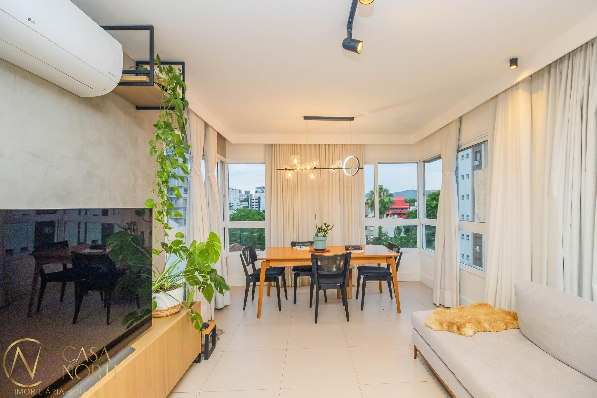 Apartamento à venda com 2 quartos, 80m², 2 suítes, 2 vagas, Lageado no bairro Petrópolis em Porto Alegre