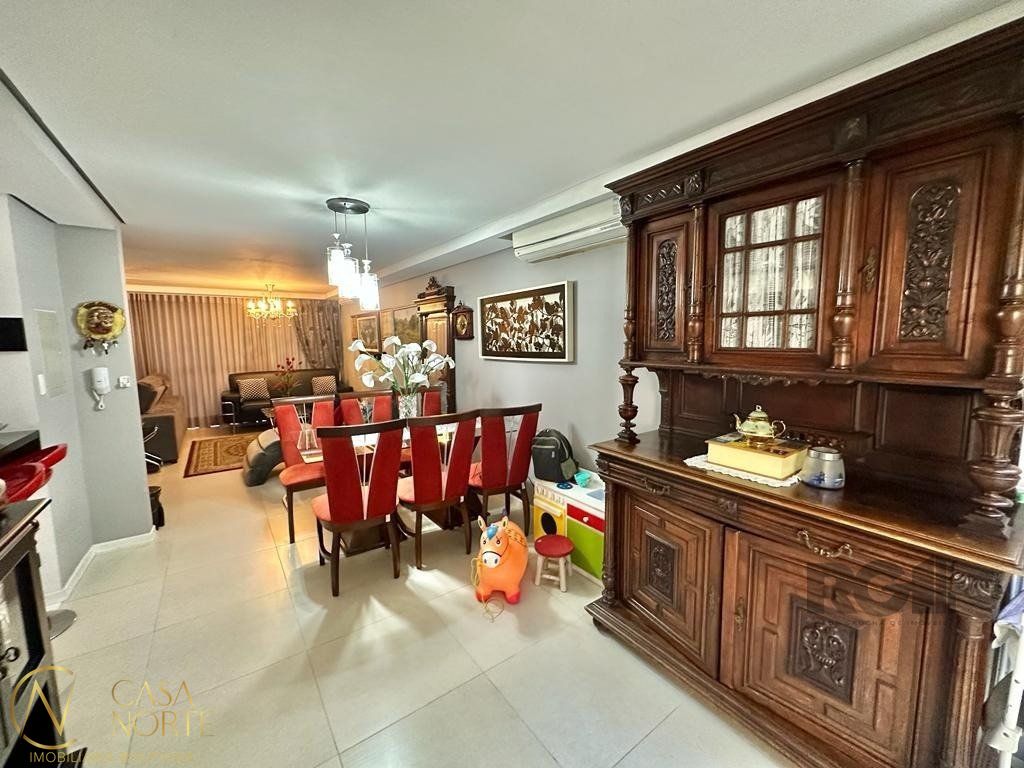 Casa de Condomínio à venda com 4 quartos, 220m², 4 suítes, 2 vagas, Avenida Coronel Marcos no bairro Pedra Redonda em Porto Alegre