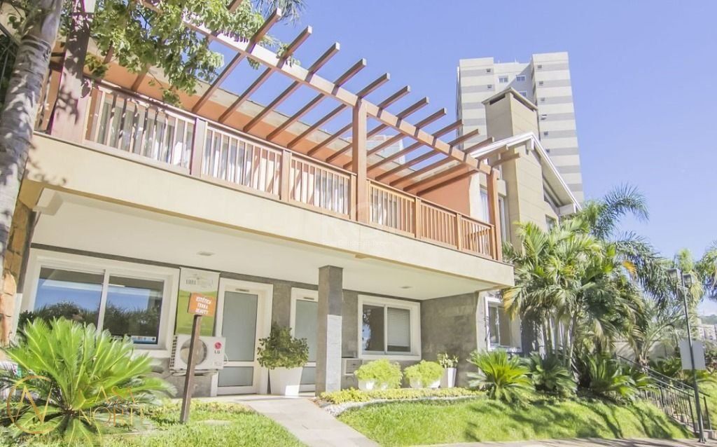 Casa à venda com 5 quartos, 375m², 5 suítes, 4 vagas, Rua Attilio Bilibio no bairro Jardim Carvalho em Porto Alegre