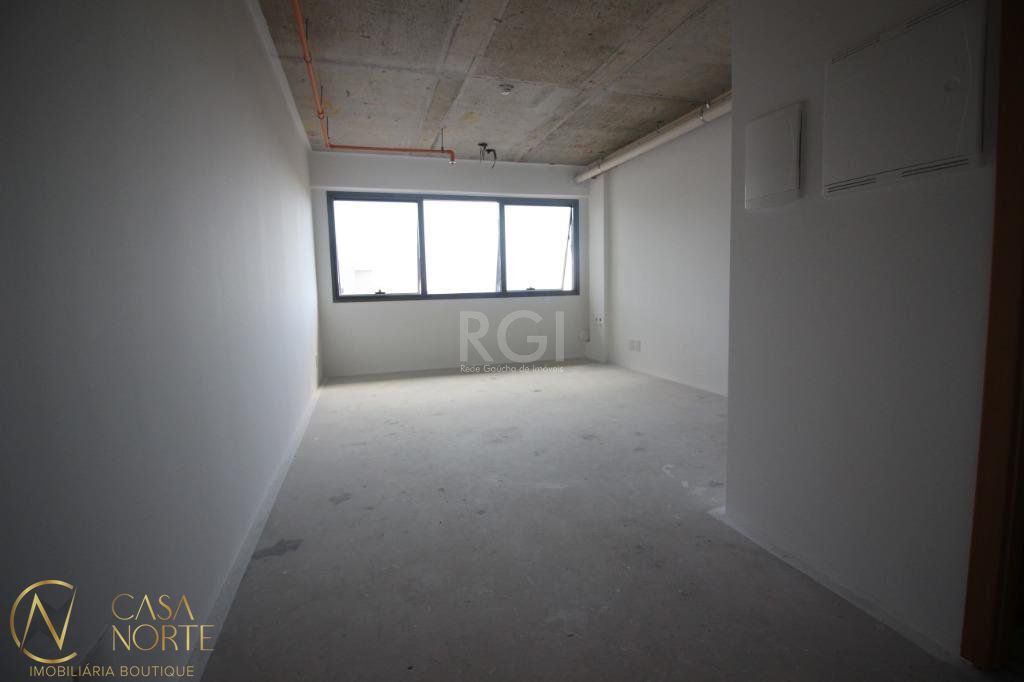 Sala Comercial à venda , 32m², Avenida Assis Brasil no bairro Cristo Redentor em Porto Alegre