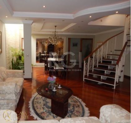 Casa à venda com 4 quartos, 283m², 1 suíte, 4 vagas, Avenida Mariland no bairro São João em Porto Alegre