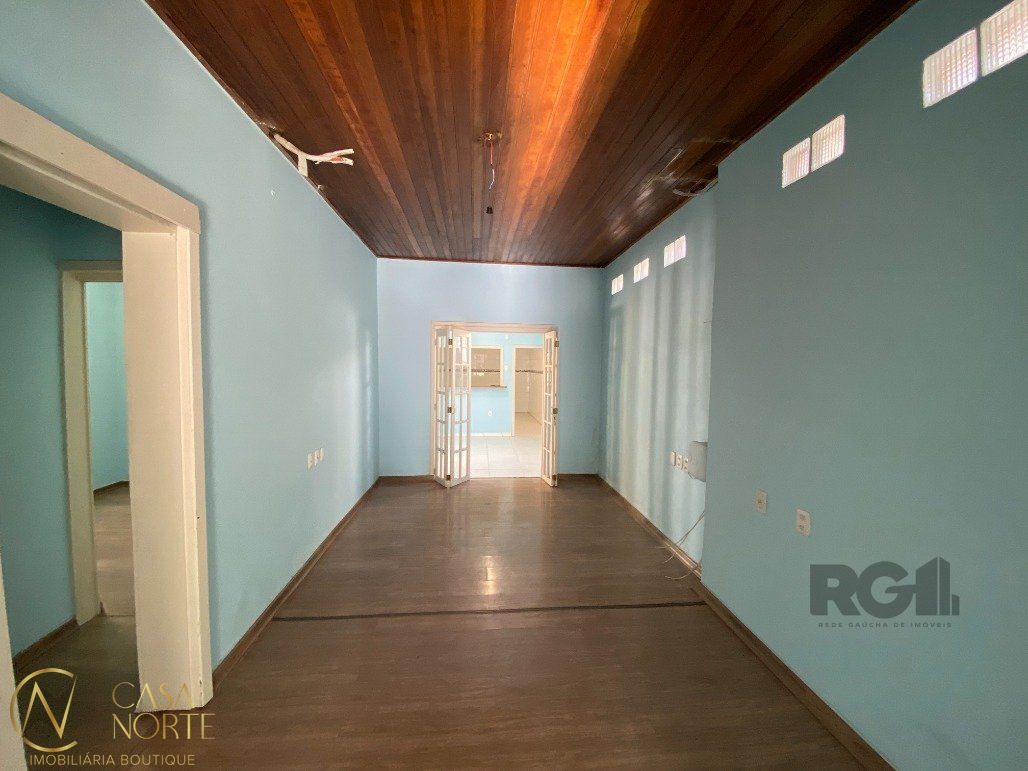 Casa à venda com 3 quartos, 179m², 3 vagas, Rua Doutor Sebastião Leao no bairro Azenha em Porto Alegre