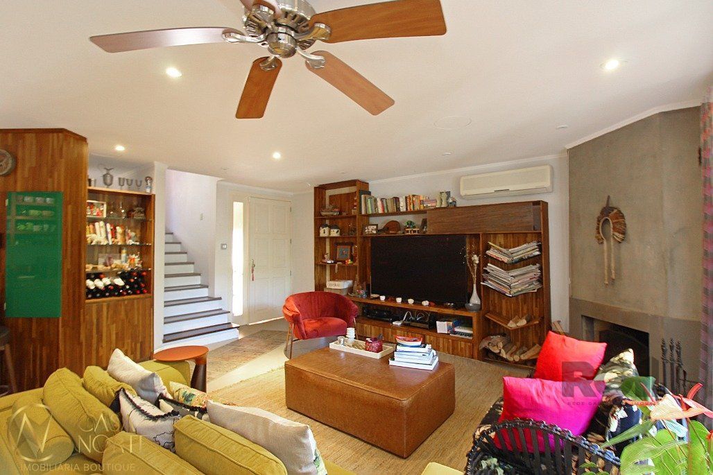 Casa de Condomínio à venda com 3 quartos, 177m², 2 suítes, 2 vagas, Rua Doutor Armando Barbedo no bairro Tristeza em Porto Alegre