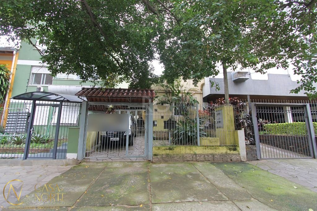 Casa à venda com 3 quartos, 112m², 2 vagas, Avenida Coronel Lucas de Oliveira no bairro Petrópolis em Porto Alegre