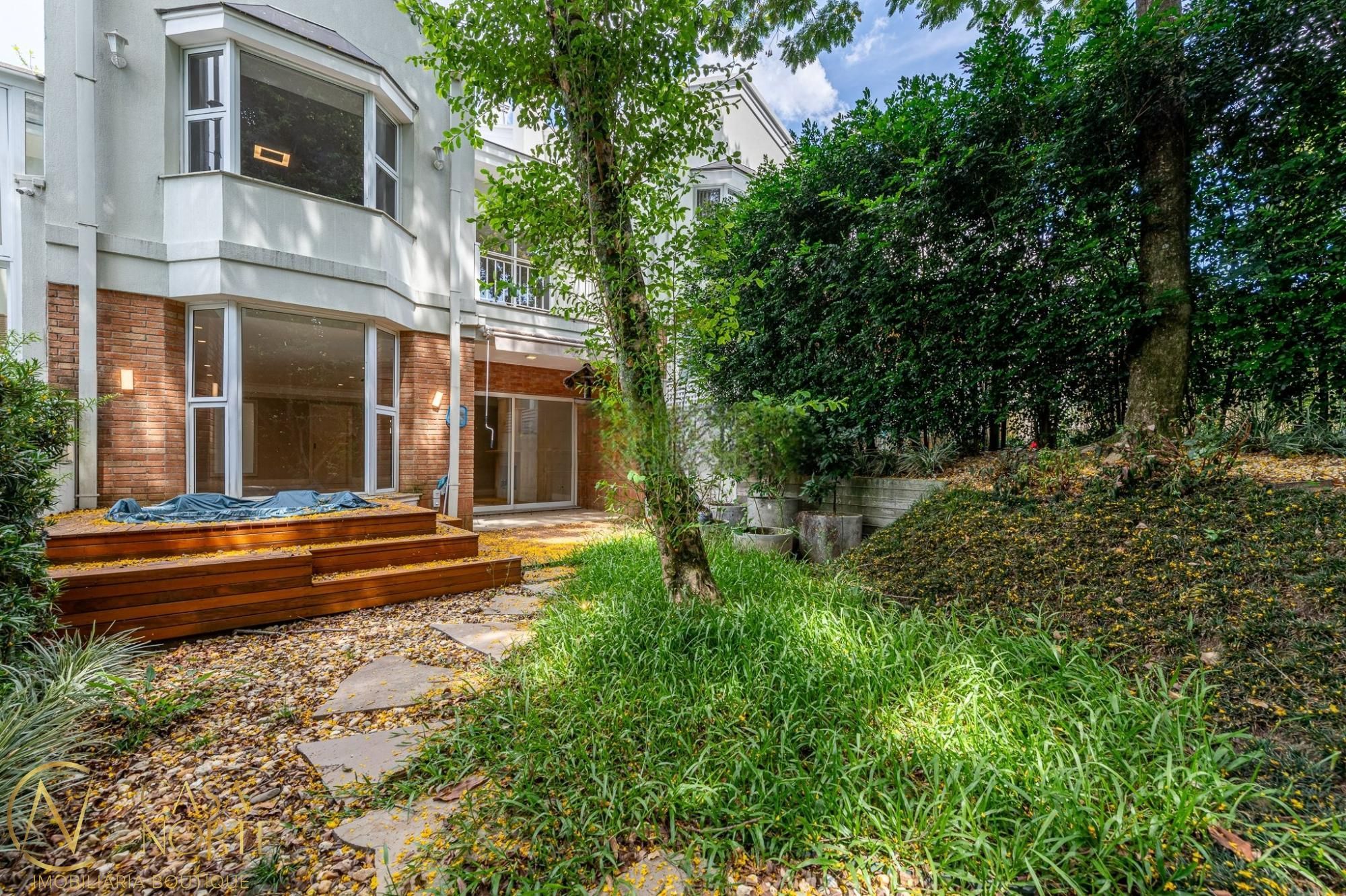 Casa à venda com 4 quartos, 431m², 3 suítes, 4 vagas, Rua de La Grange no bairro Três Figueiras em Porto Alegre