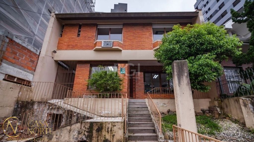 Casa Comercial à venda com 3 quartos, 300m², 1 suíte, 2 vagas, Rua Doutor Lauro de Oliveira no bairro Rio Branco em Porto Alegre
