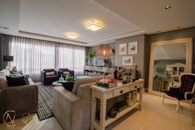 Casa à venda com 3 quartos, 248m², 3 suítes, 3 vagas, Rua Professor Ulisses Cabral no bairro Chácara das Pedras em Porto Alegre