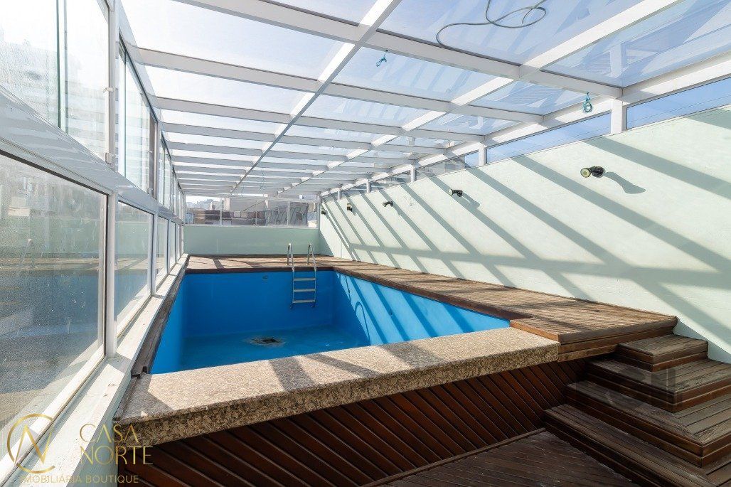 Casa à venda com 4 quartos, 444m², 2 suítes, 2 vagas, Rua João Abbott no bairro Petrópolis em Porto Alegre