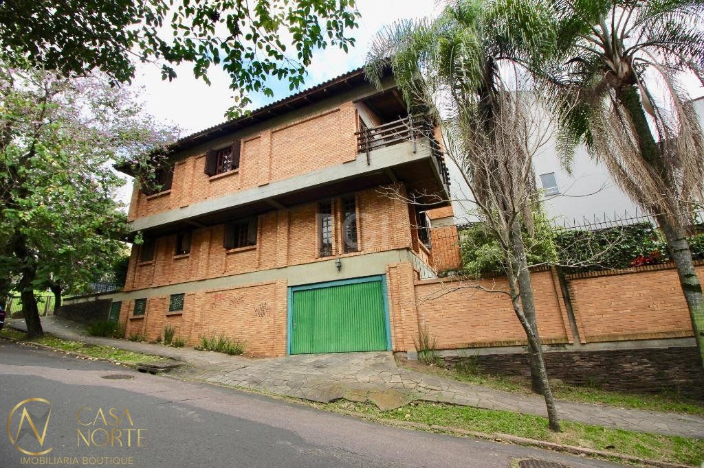 Terreno à venda com 3 quartos com 219m², 1 suíte, 3 vagas, Rua Antônio Parreiras no bairro Bela Vista em Porto Alegre