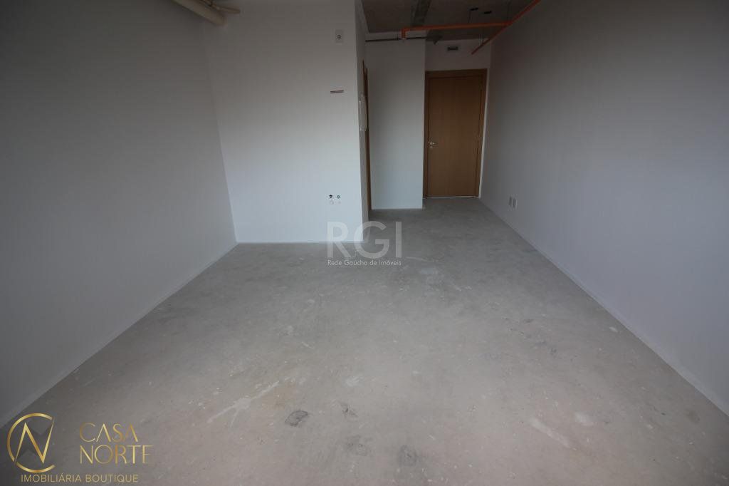 Sala Comercial à venda , 32m², Avenida Assis Brasil no bairro Cristo Redentor em Porto Alegre