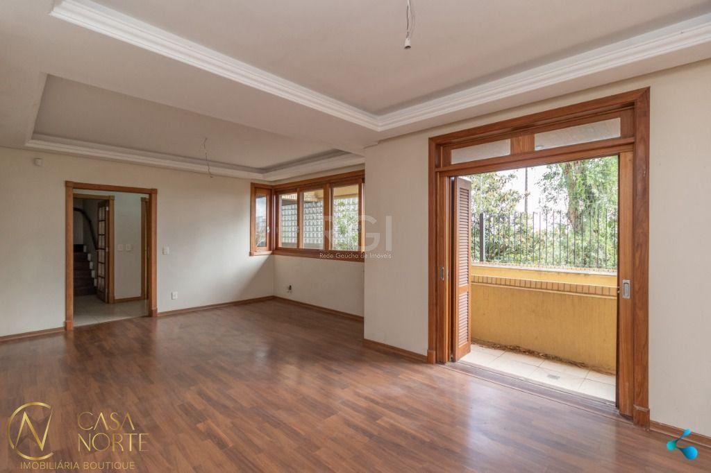 Casa à venda com 4 quartos, 373m², 2 suítes, 3 vagas, Rua Miguel Couto no bairro Menino Deus em Porto Alegre
