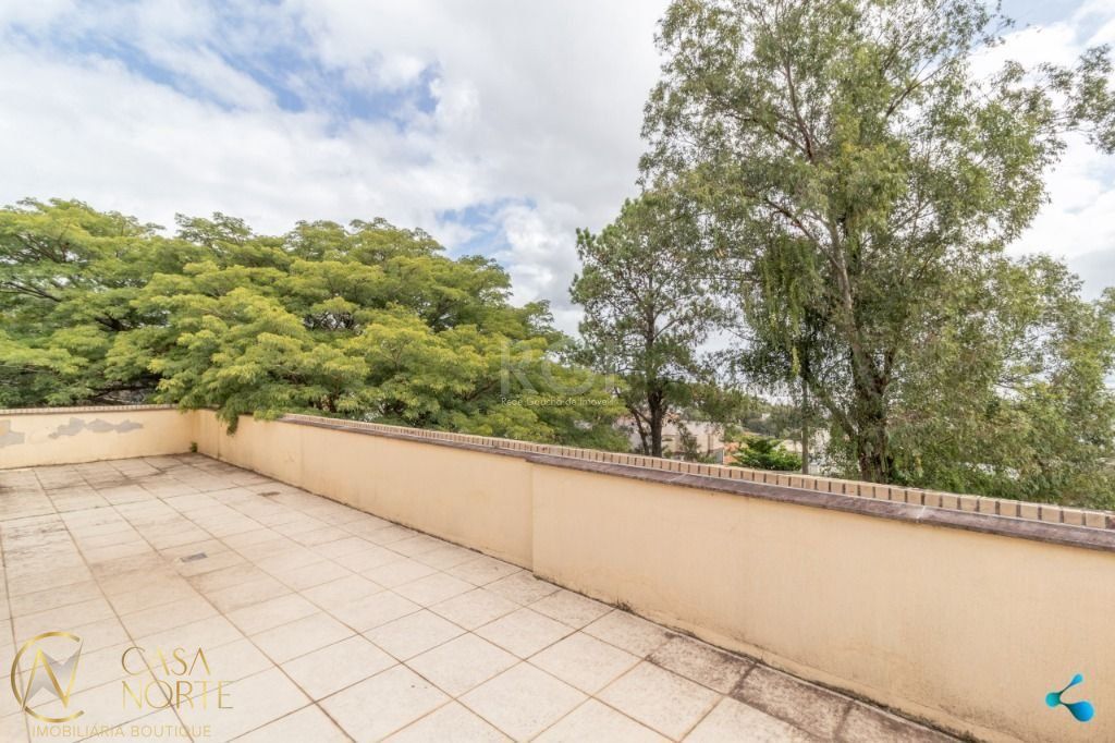 Casa à venda com 4 quartos, 373m², 2 suítes, 3 vagas, Rua Miguel Couto no bairro Menino Deus em Porto Alegre