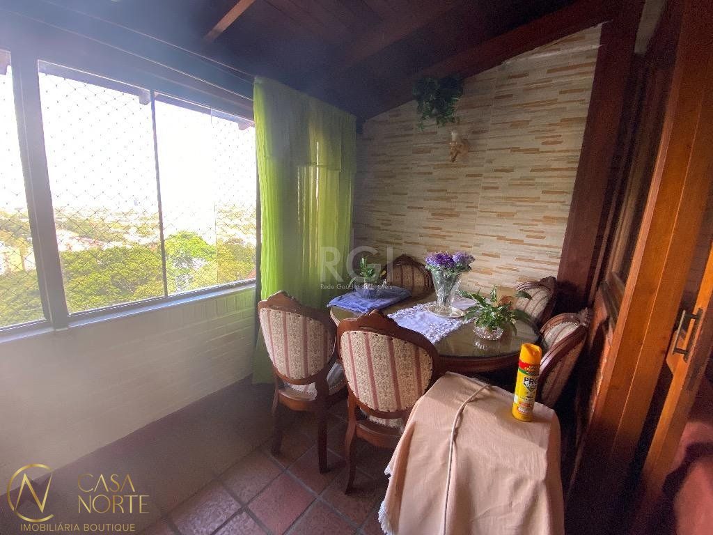 Casa à venda com 5 quartos, 280m², 1 suíte, Rua Fernando Osorio no bairro Teresópolis em Porto Alegre