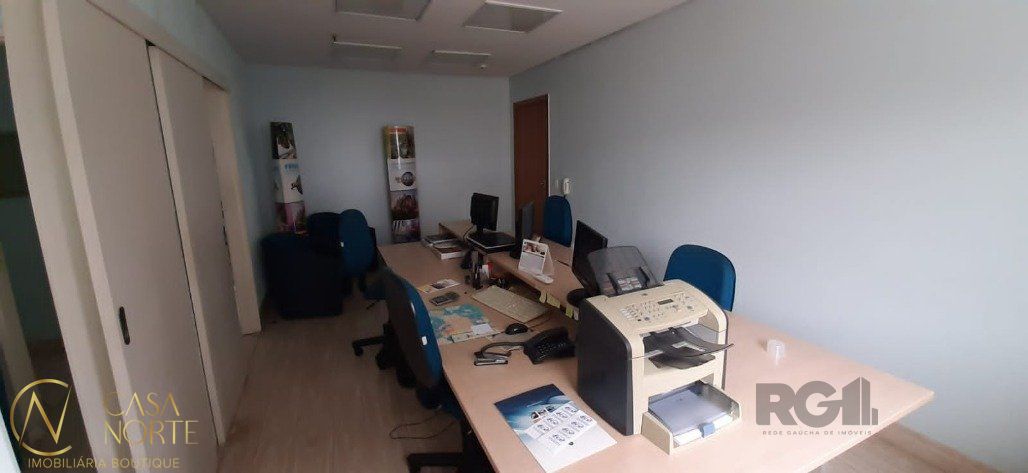 Sala Comercial à venda , 37m², Avenida Cristóvão Colombo no bairro Floresta em Porto Alegre