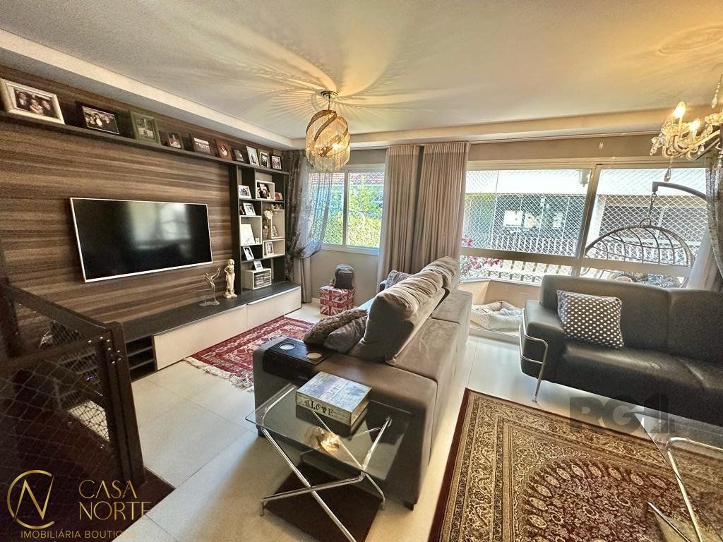 Casa de Condomínio à venda com 4 quartos, 220m², 4 suítes, 2 vagas, Avenida Coronel Marcos no bairro Pedra Redonda em Porto Alegre