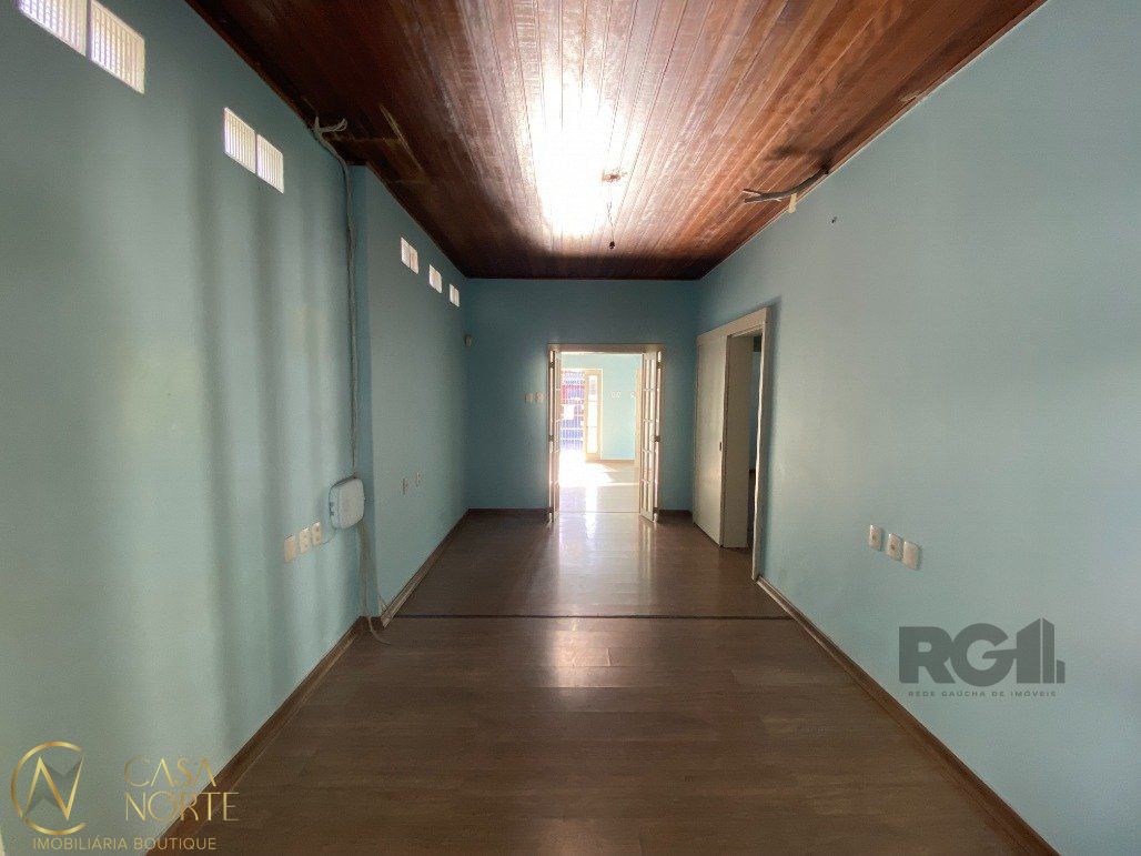 Casa à venda com 3 quartos, 179m², 3 vagas, Rua Doutor Sebastião Leao no bairro Azenha em Porto Alegre