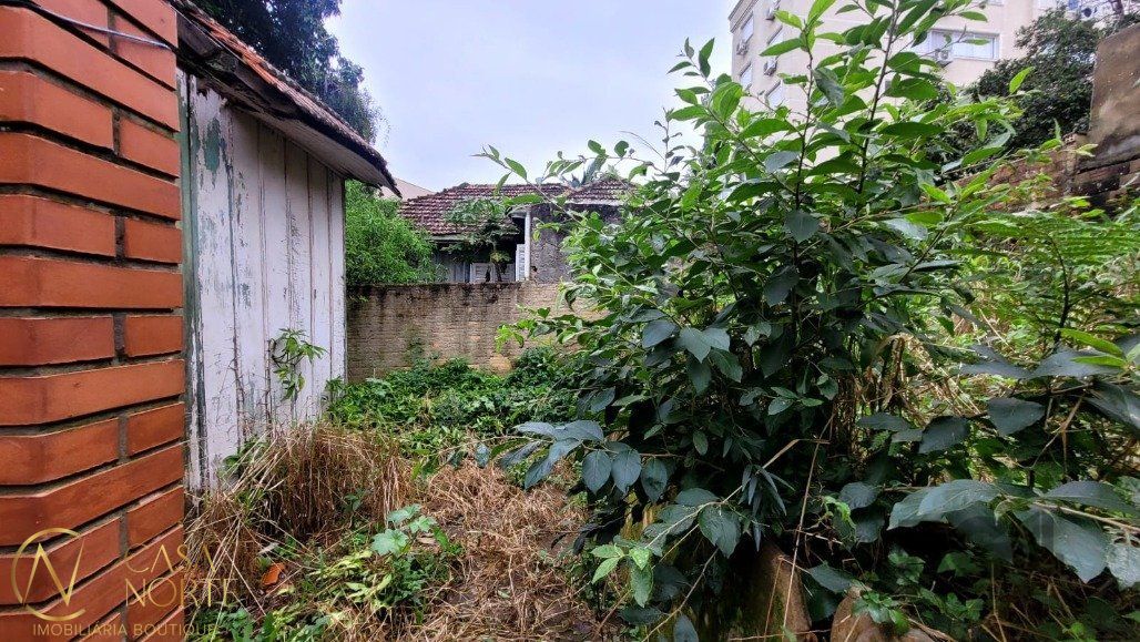 Terreno à venda  com 360m², Rua Professor Bertrand Russel no bairro Vila Ipiranga em Porto Alegre