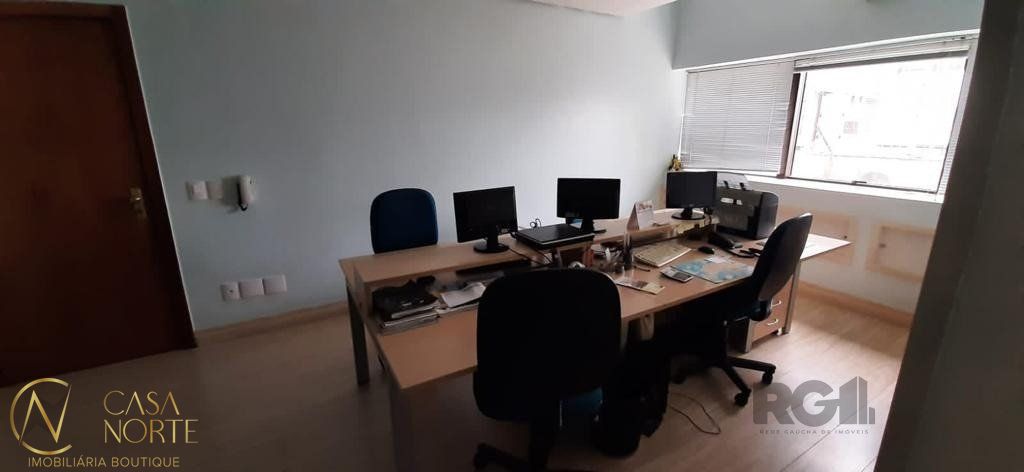 Sala Comercial à venda , 37m², Avenida Cristóvão Colombo no bairro Floresta em Porto Alegre