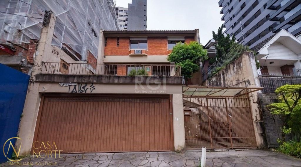Casa Comercial à venda com 3 quartos, 300m², 1 suíte, 2 vagas, Rua Doutor Lauro de Oliveira no bairro Rio Branco em Porto Alegre