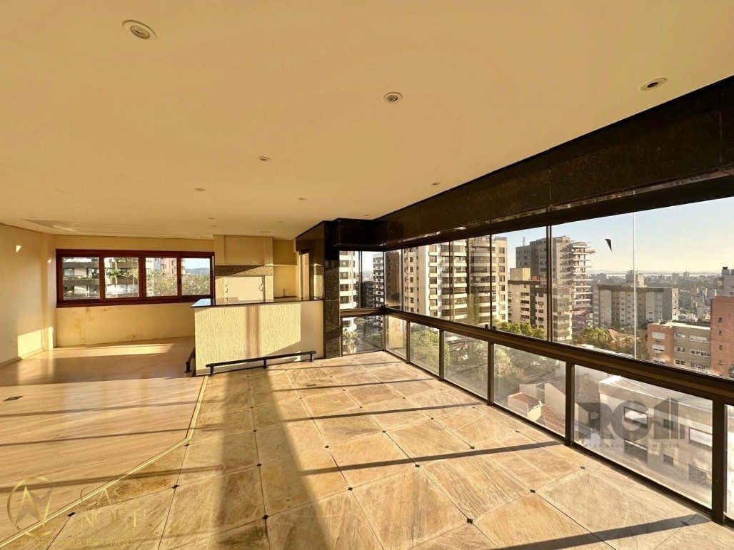 Apartamento à venda com 4 quartos, 274m², 4 suítes, 3 vagas, Rua Coronel Joaquim Pedro Salgado no bairro Rio Branco em Porto Alegre