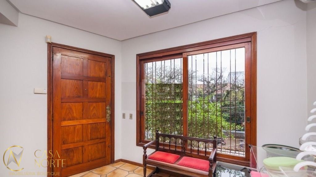 Casa Comercial à venda com 3 quartos, 300m², 1 suíte, 2 vagas, Rua Doutor Lauro de Oliveira no bairro Rio Branco em Porto Alegre