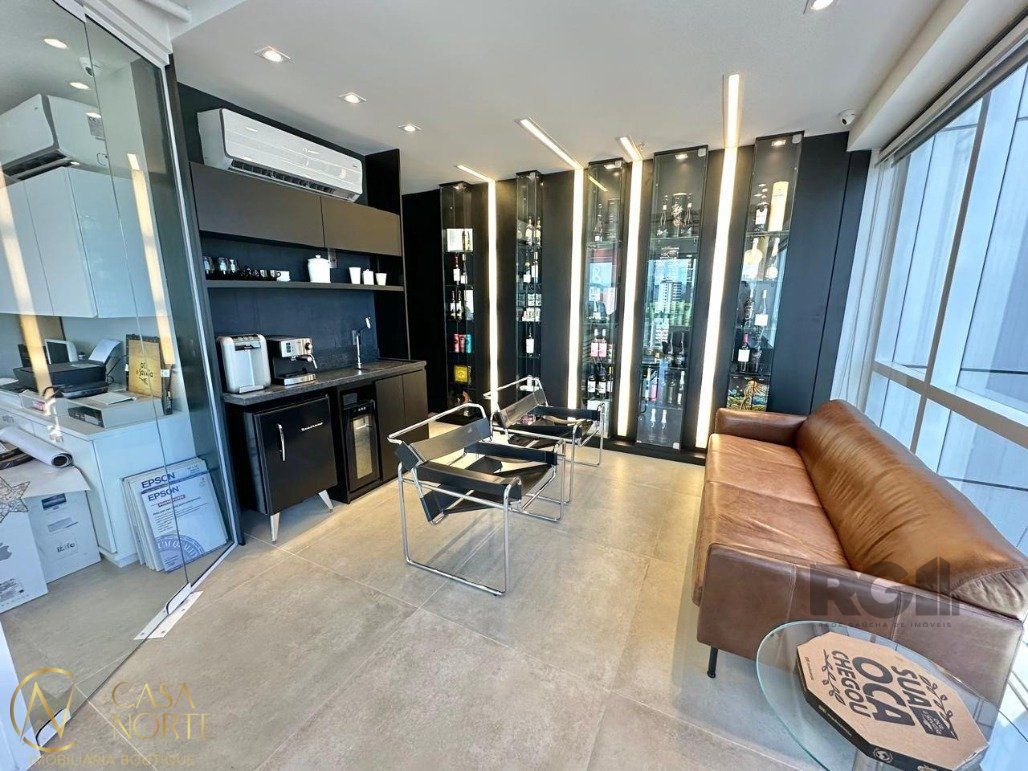 Sala Comercial à venda com 2 quartos, 43m², Rua Anita Garibaldi no bairro Mont Serrat em Porto Alegre