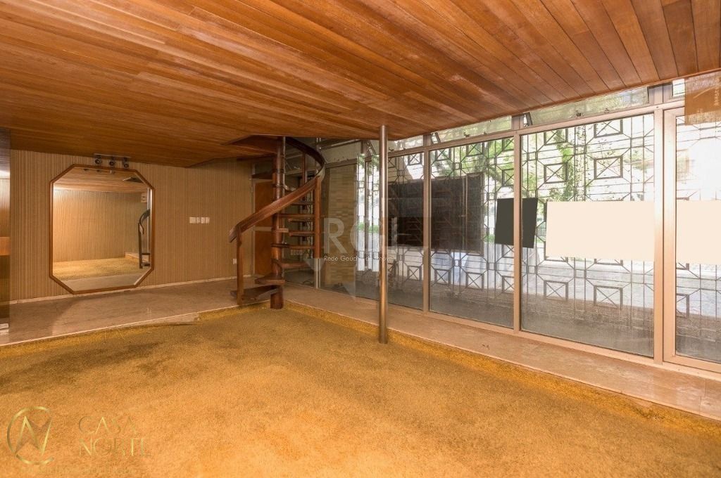 Casa à venda com 4 quartos, 388m², 3 suítes, 4 vagas, Rua Pedro Chaves Barcelos no bairro Auxiliadora em Porto Alegre