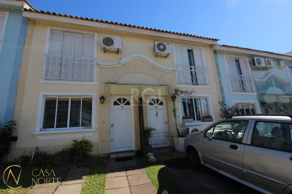 Casa à venda com 2 quartos, 79m², 2 vagas, Avenida Cavalhada no bairro Cavalhada em Porto Alegre