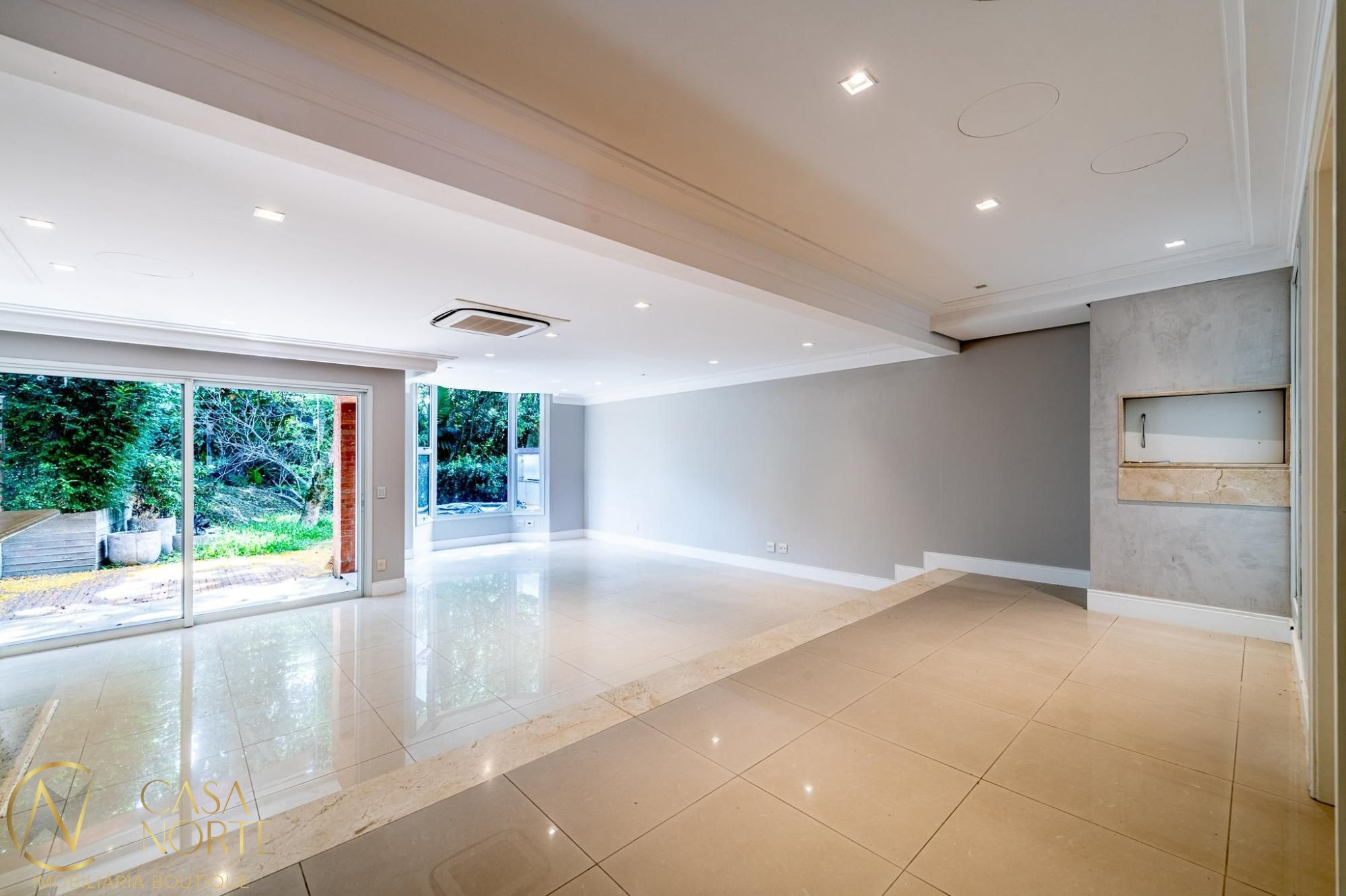 Casa à venda com 4 quartos, 431m², 3 suítes, 4 vagas, Rua de La Grange no bairro Três Figueiras em Porto Alegre