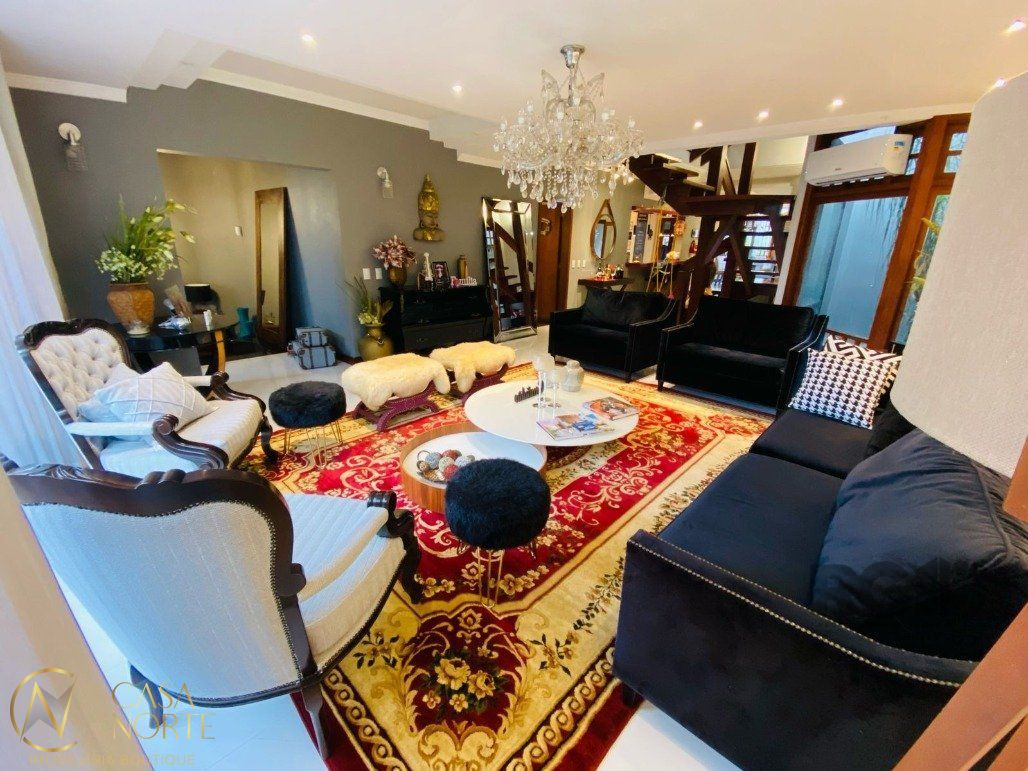 Casa à venda com 5 quartos, 360m², 1 suíte, 4 vagas, Rua General Francisco de Paula Cidade no bairro Chácara das Pedras em Porto Alegre